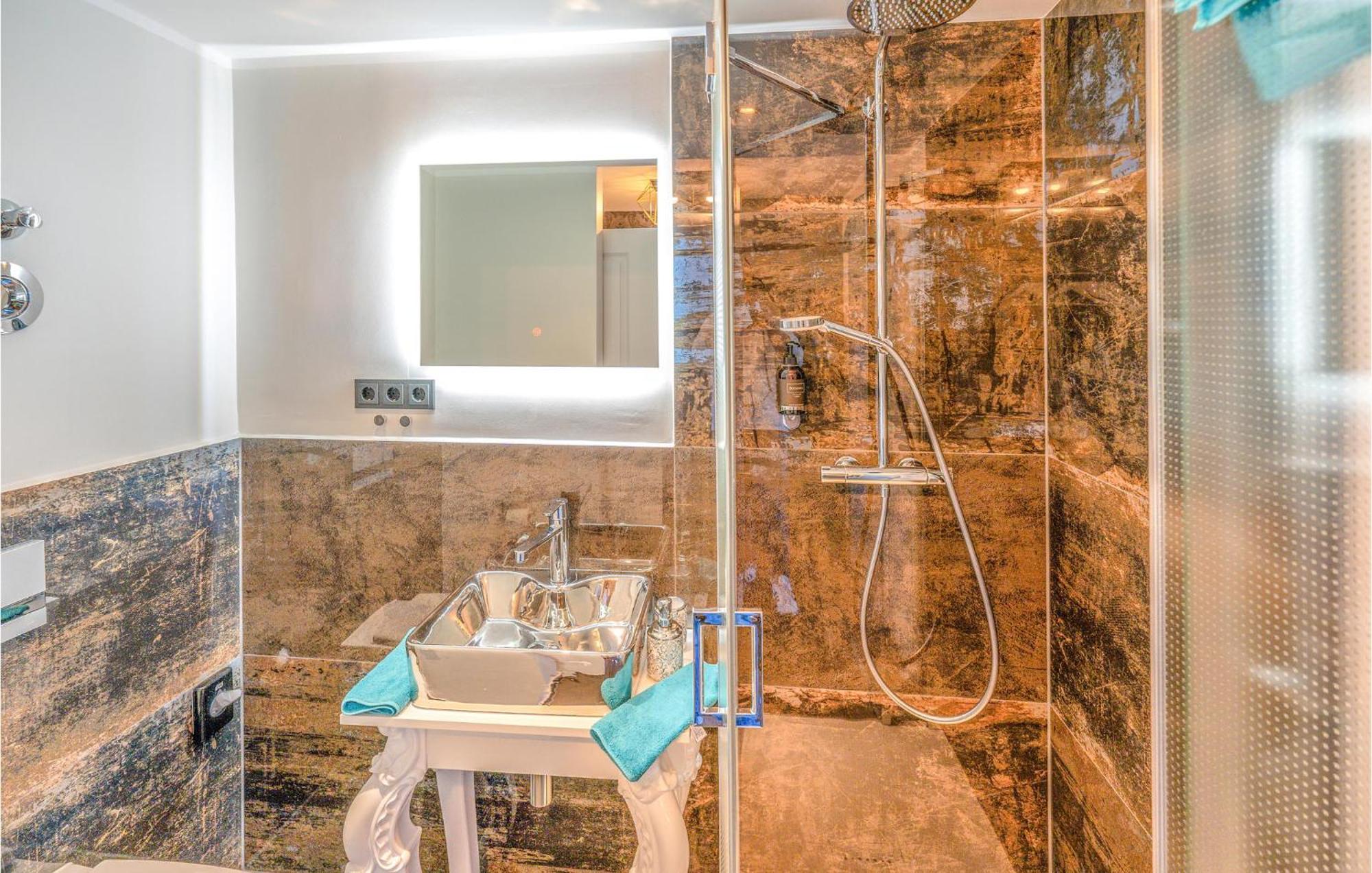 Stunning apartment in Mettmann with WiFi&2 Bedrooms Buitenkant foto
